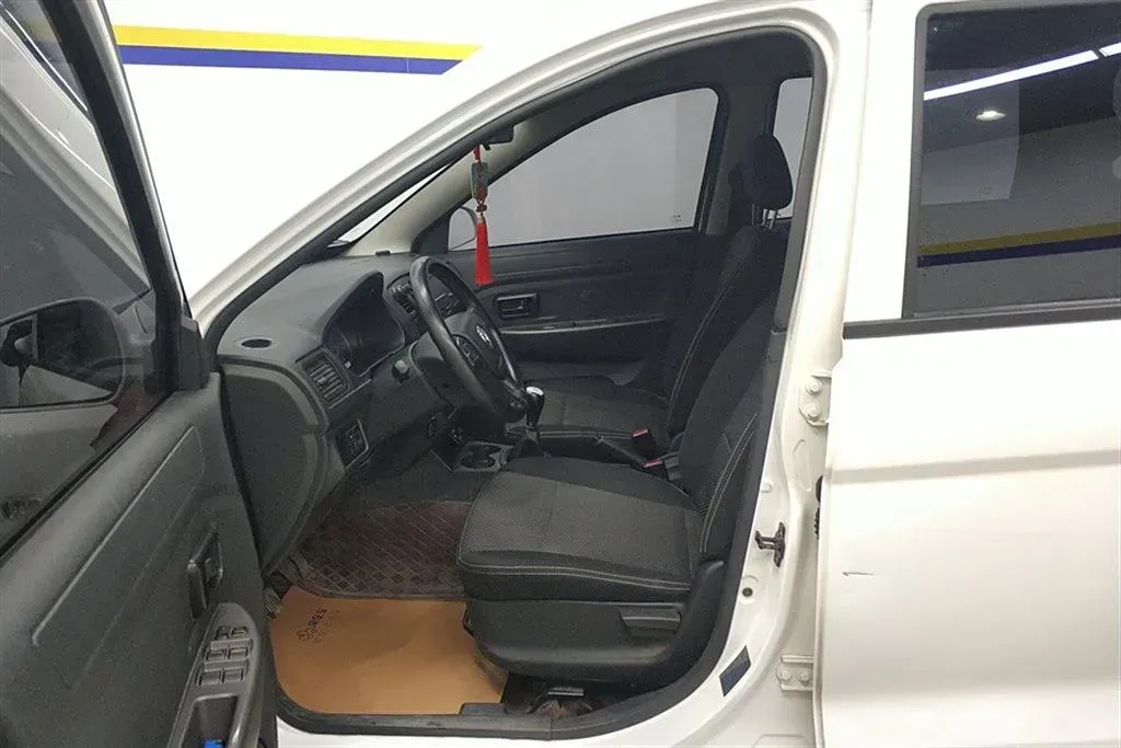 2019 DongFeng Fengon Fengon 330 1.5L 116HP L4 5MT,autocango,china used car exporter,china ev exporter,chinese used car exporter,chinese used ev exporter