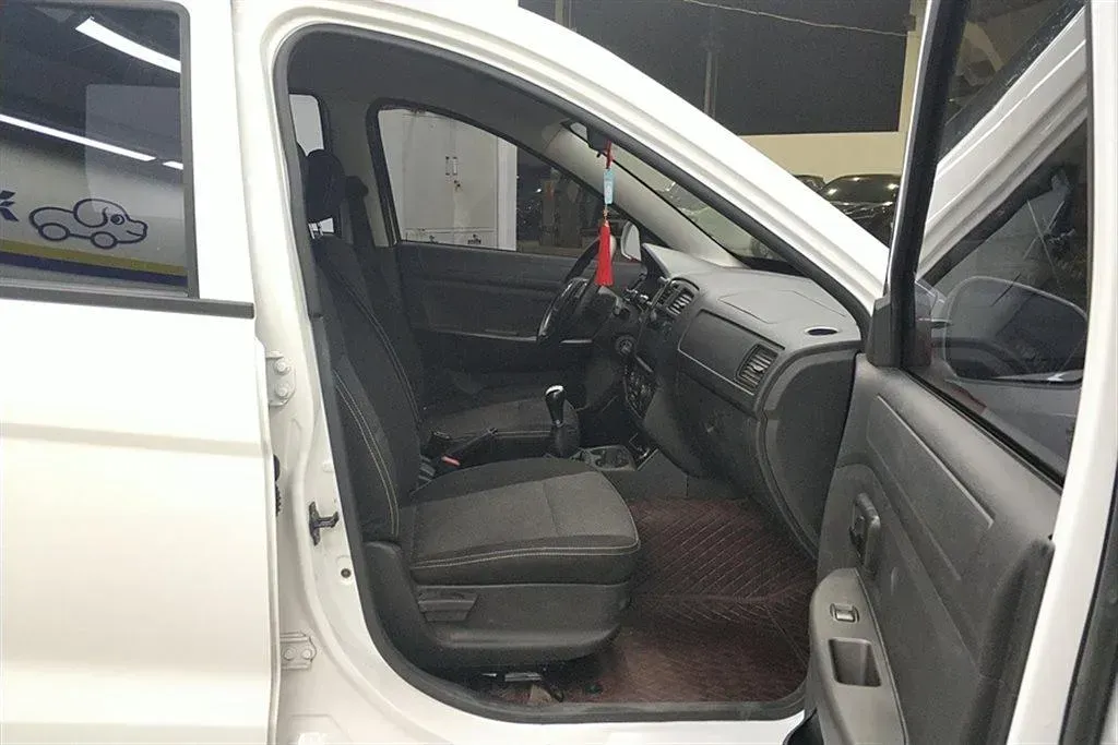 2019 DongFeng Fengon Fengon 330 1.5L 116HP L4 5MT,autocango,china used car exporter,china ev exporter,chinese used car exporter,chinese used ev exporter