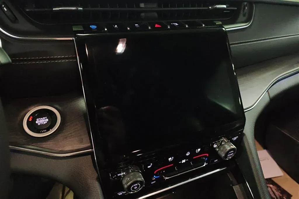 2023 Jeep Grand Cherokee 4XE 2.0T 272HP L4 8AT PHEV 17.107KWH,autocango,china used car exporter,china ev exporter,chinese used car exporter,chinese used ev exporter