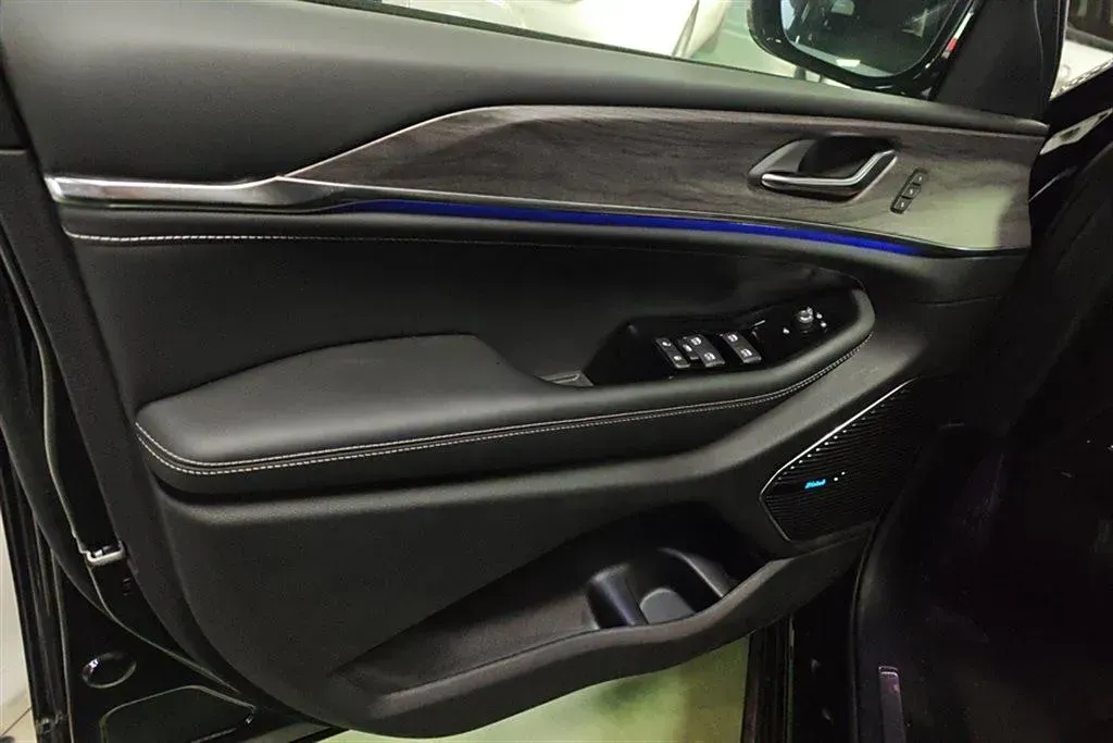 2023 Jeep Grand Cherokee 4XE 2.0T 272HP L4 8AT PHEV 17.107KWH,autocango,china used car exporter,china ev exporter,chinese used car exporter,chinese used ev exporter