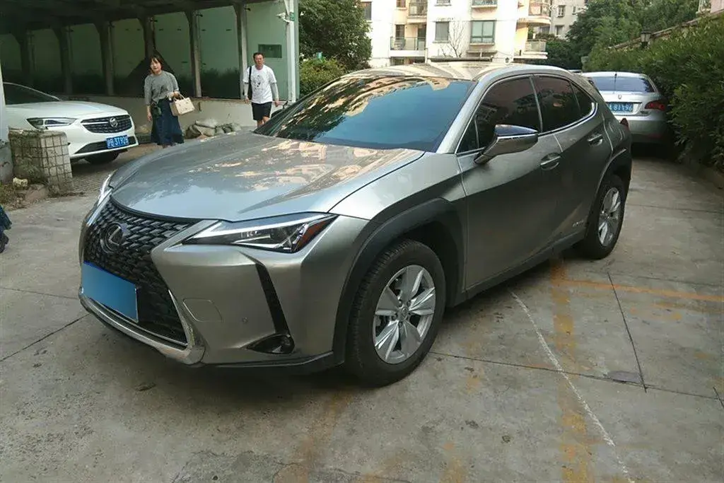 2020 Lexus UX 2.0L 146HP L4 E-CVT Hybrid
