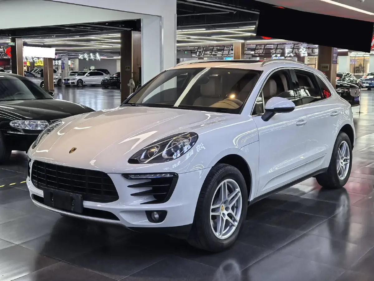 2017 Porsche Macan 2.0T 252HP L4 7DCT