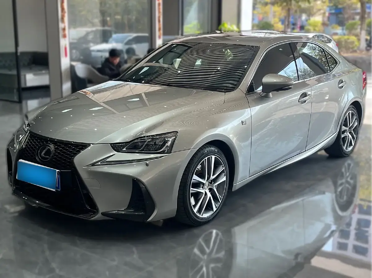 2017 Lexus IS 2.0T 245HP L4 8AT
