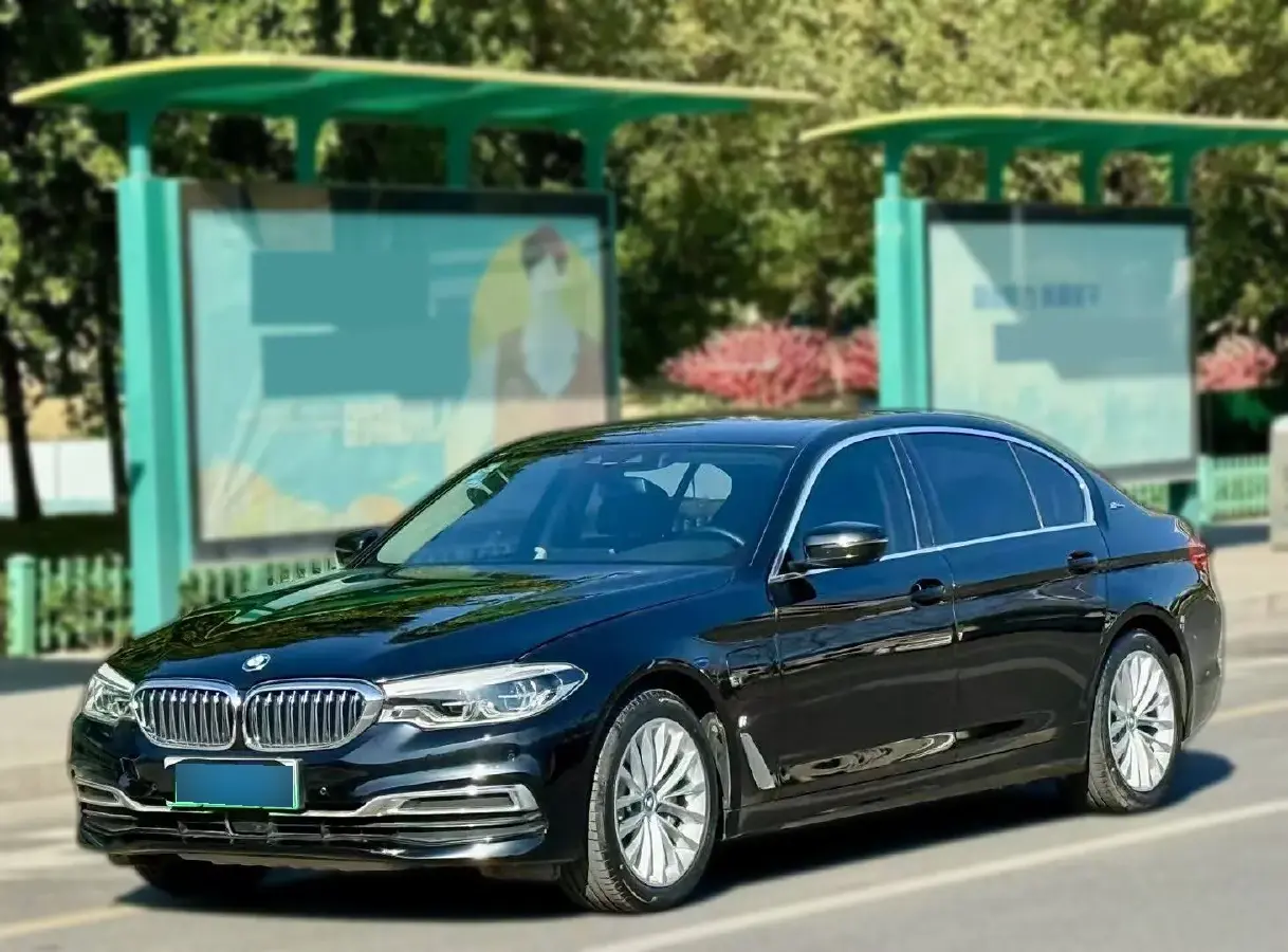 2019 BMW 5 Series 2.0T 184HP L4 8AT PHEV 13KWH