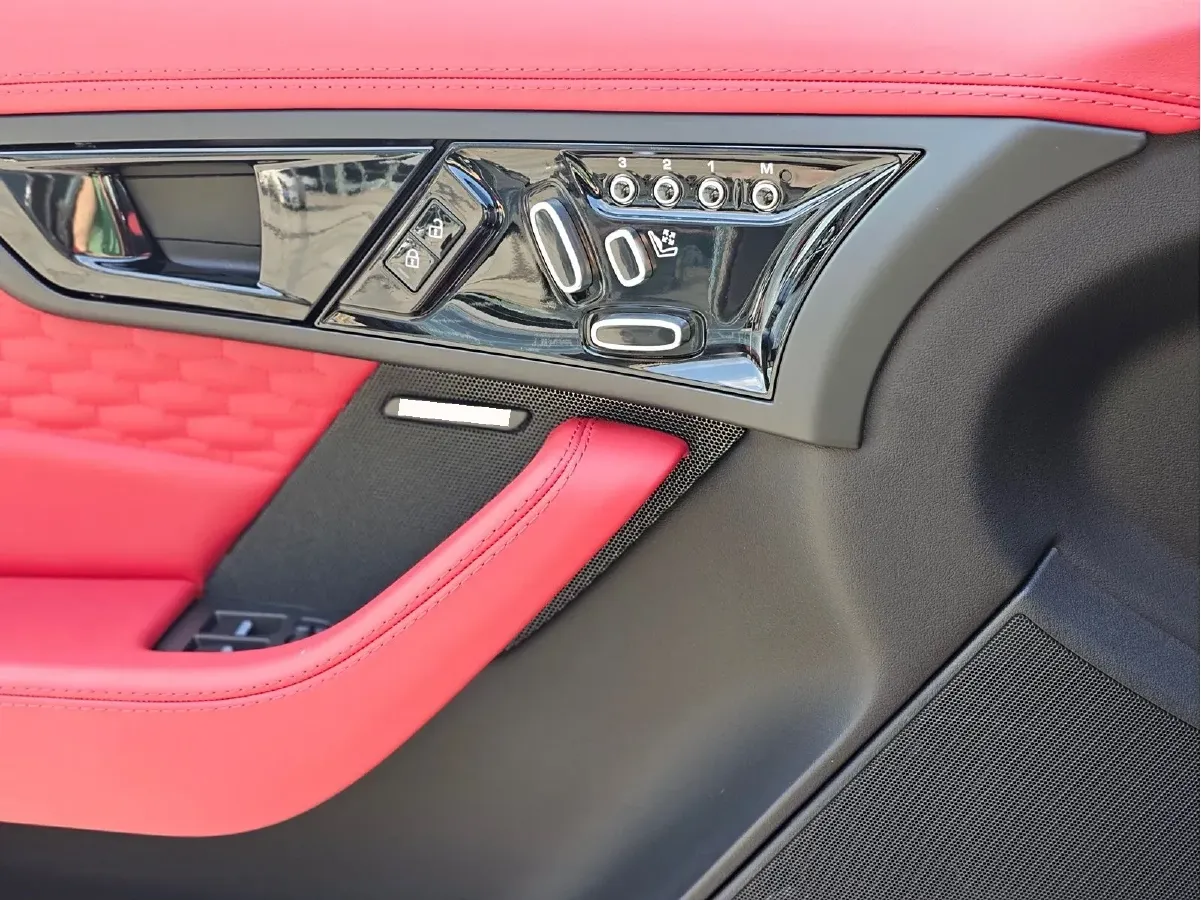 2024 Jaguar F-TYPE 2.0T 300HP L4 8AT,autocango,china used car exporter,china ev exporter,chinese used car exporter,chinese used ev exporter