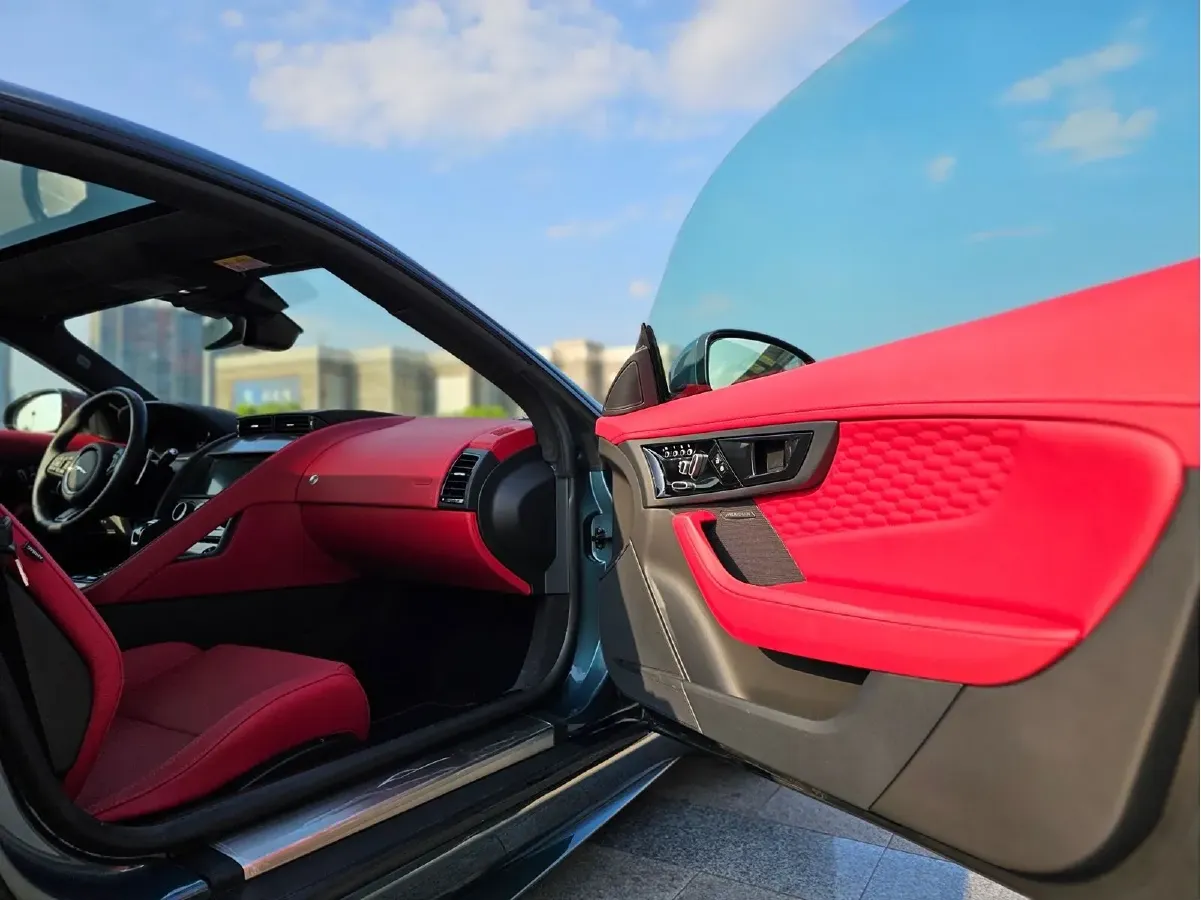 2024 Jaguar F-TYPE 2.0T 300HP L4 8AT,autocango,china used car exporter,china ev exporter,chinese used car exporter,chinese used ev exporter