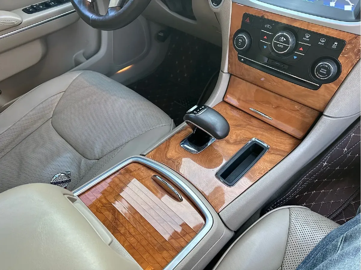 2013 Chrysler 300C 3.6L 286HP V6 8AT,autocango,china used car exporter,china ev exporter,chinese used car exporter,chinese used ev exporter