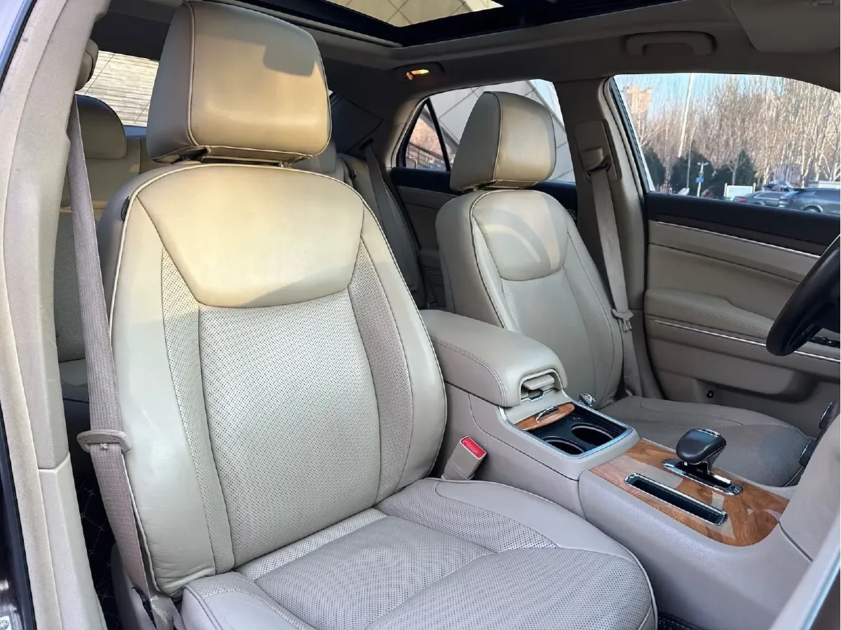 2013 Chrysler 300C 3.6L 286HP V6 8AT,autocango,china used car exporter,china ev exporter,chinese used car exporter,chinese used ev exporter