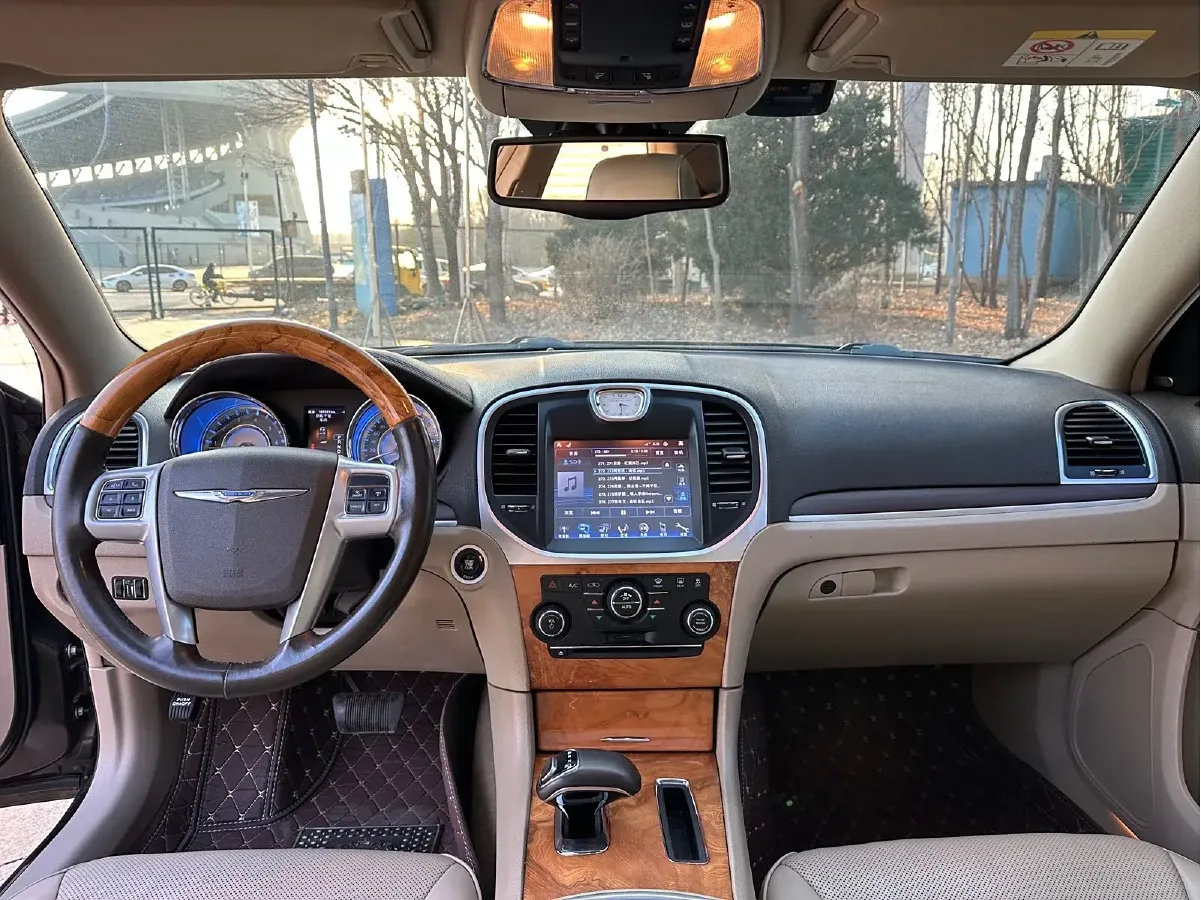 2013 Chrysler 300C 3.6L 286HP V6 8AT,autocango,china used car exporter,china ev exporter,chinese used car exporter,chinese used ev exporter