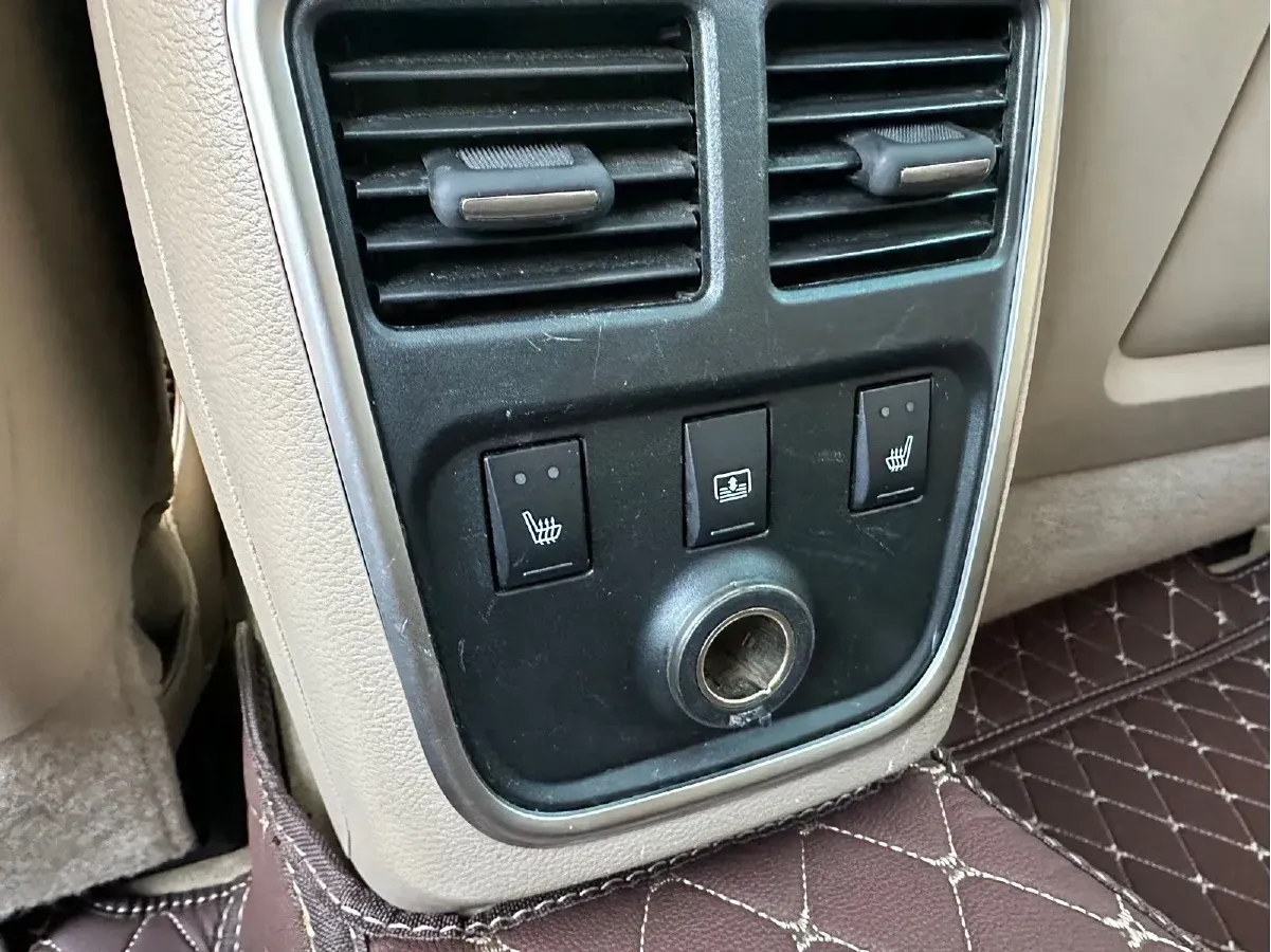 2013 Chrysler 300C 3.6L 286HP V6 8AT,autocango,china used car exporter,china ev exporter,chinese used car exporter,chinese used ev exporter