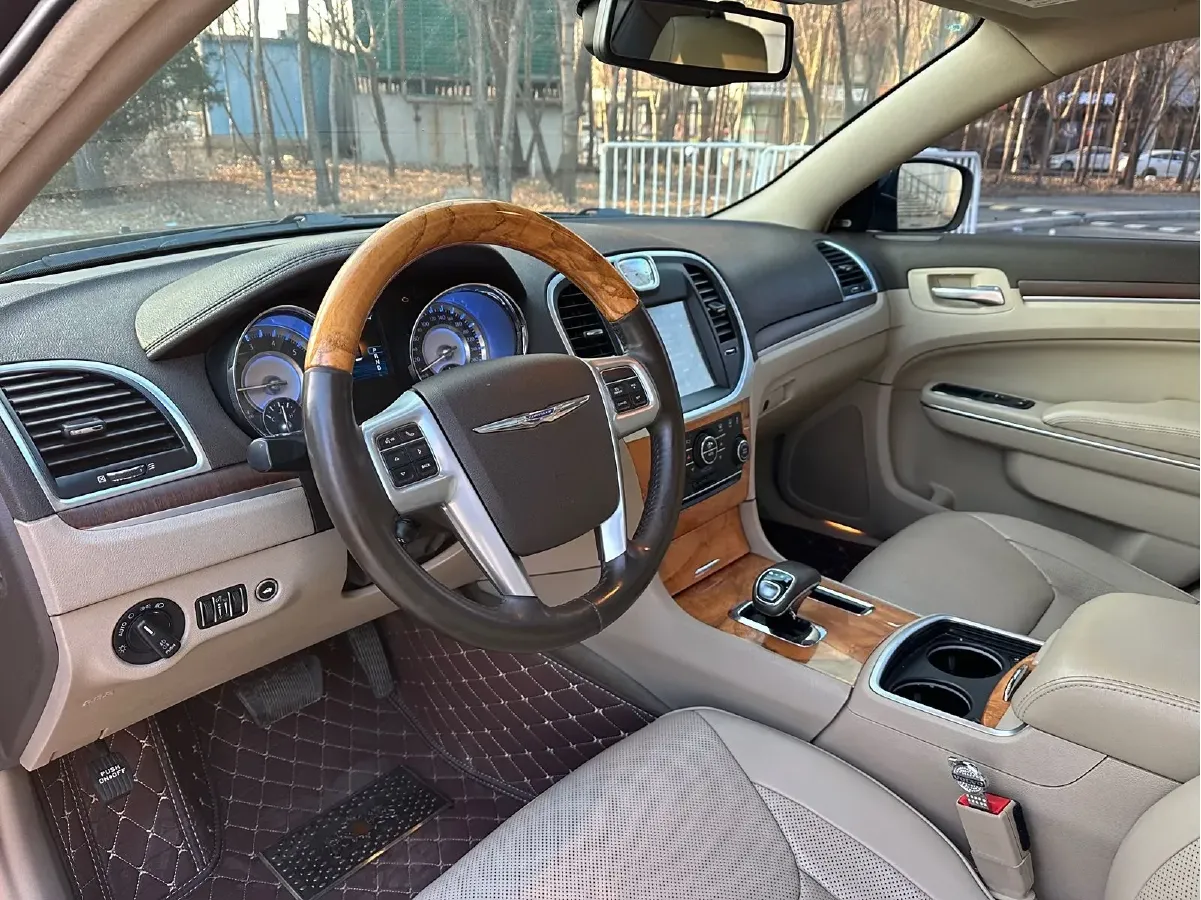 2013 Chrysler 300C 3.6L 286HP V6 8AT,autocango,china used car exporter,china ev exporter,chinese used car exporter,chinese used ev exporter