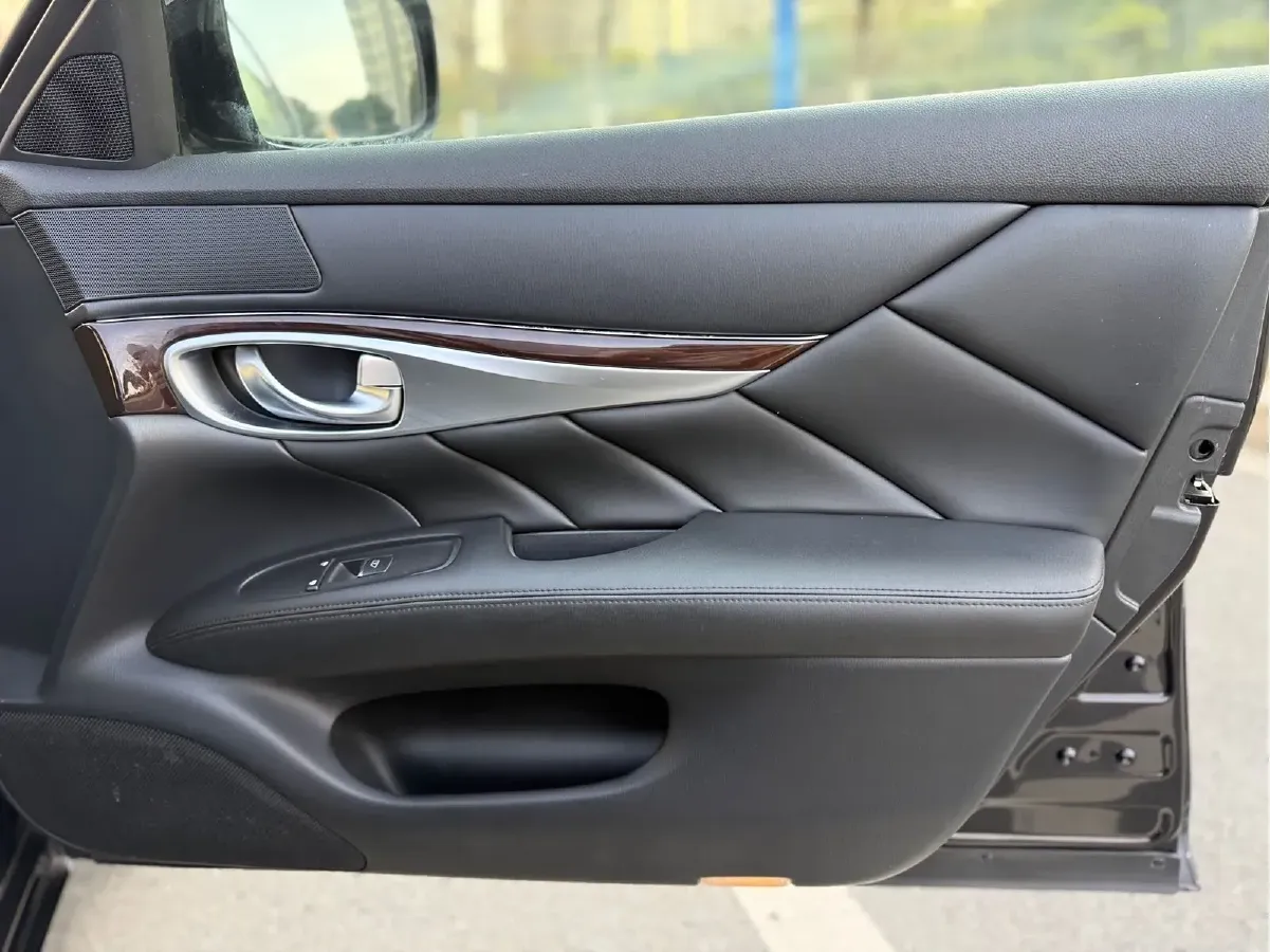 2015 Infiniti Q70 2.5L 222HP V6 7AT,autocango,china used car exporter,china ev exporter,chinese used car exporter,chinese used ev exporter