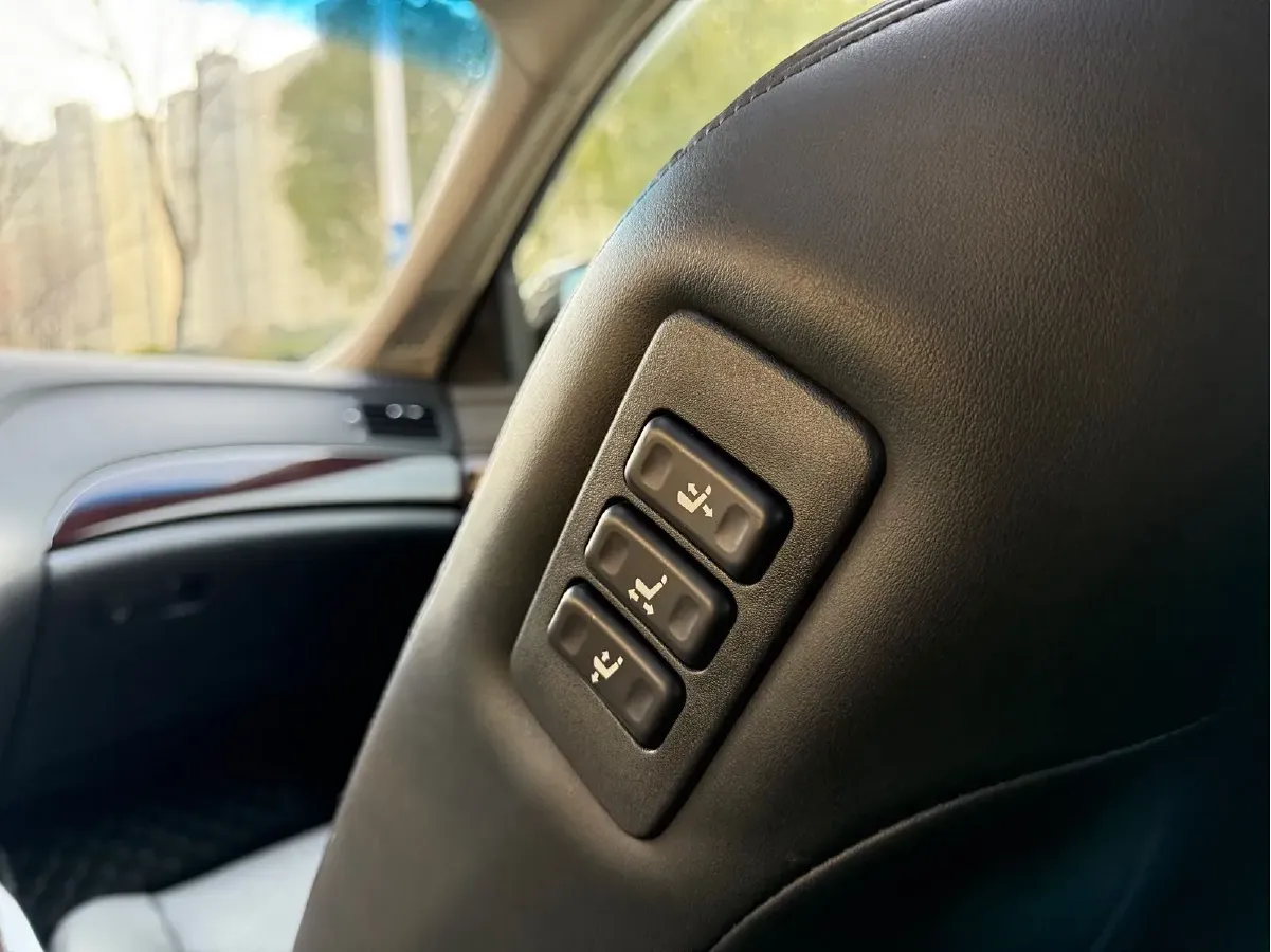 2015 Infiniti Q70 2.5L 222HP V6 7AT,autocango,china used car exporter,china ev exporter,chinese used car exporter,chinese used ev exporter