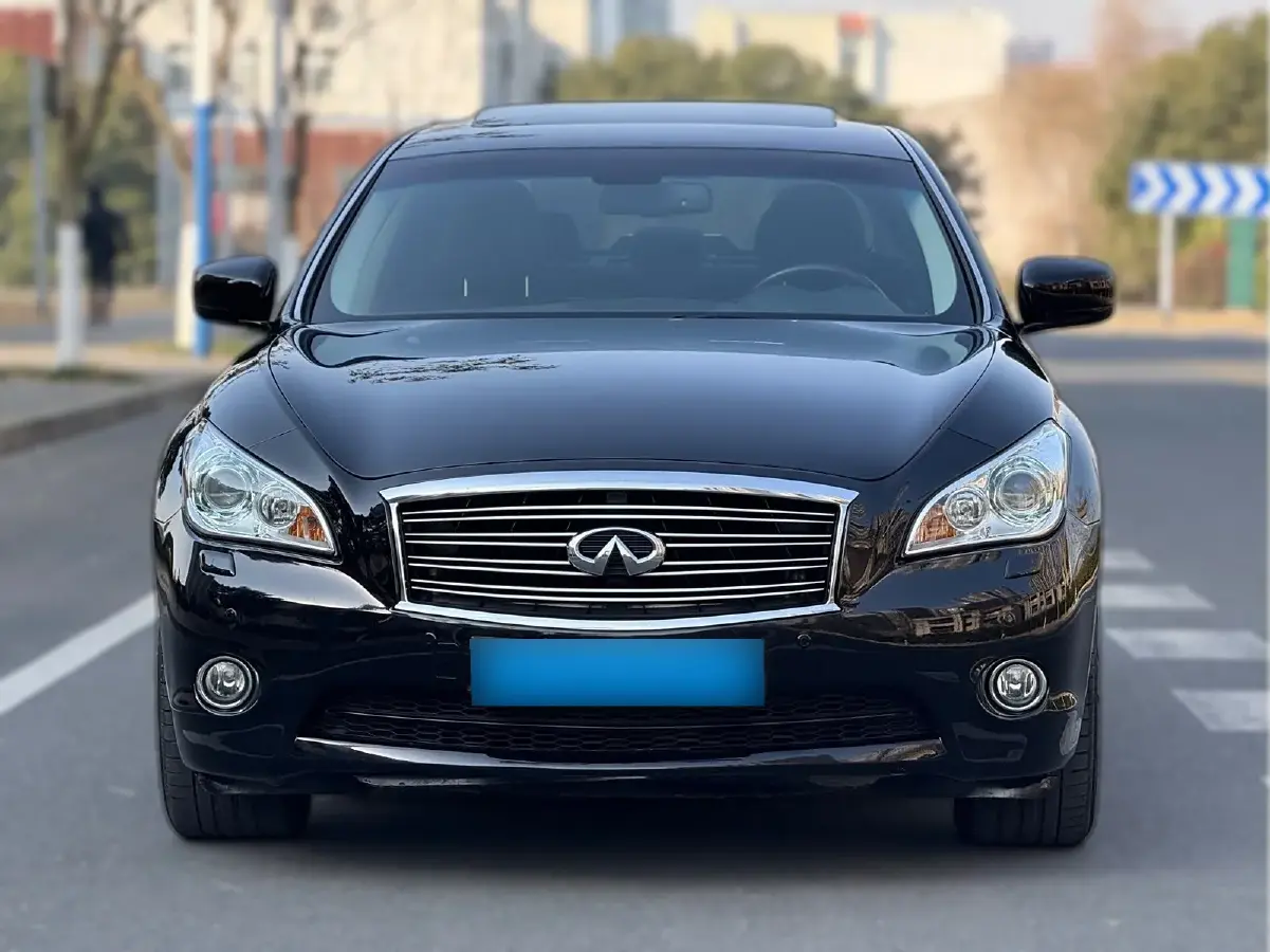 2015 Infiniti Q70 2.5L 222HP V6 7AT