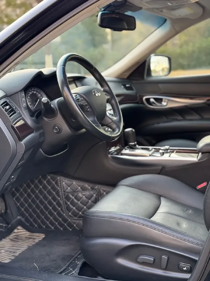 2015 Infiniti Q70 2.5L 222HP V6 7AT,autocango,china used car exporter,china ev exporter,chinese used car exporter,chinese used ev exporter