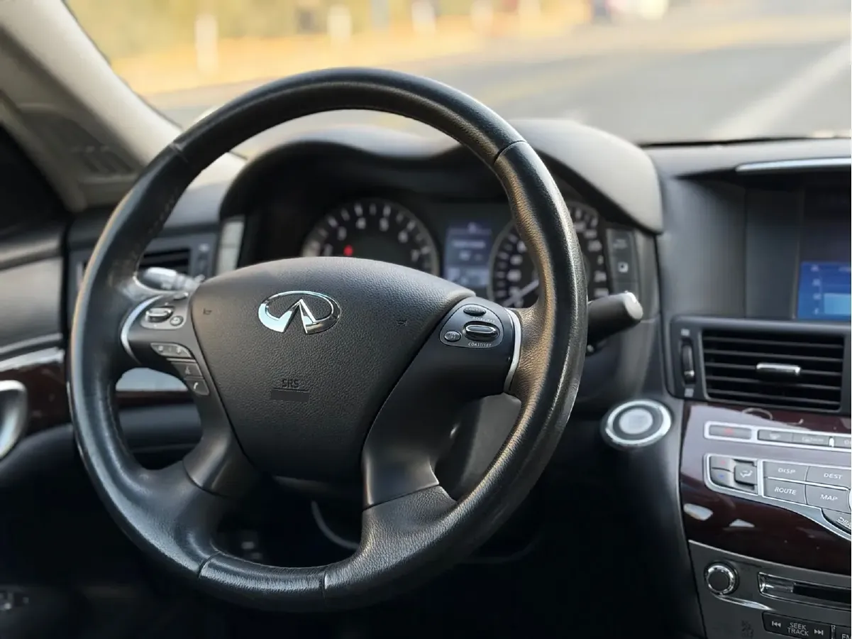 2015 Infiniti Q70 2.5L 222HP V6 7AT,autocango,china used car exporter,china ev exporter,chinese used car exporter,chinese used ev exporter