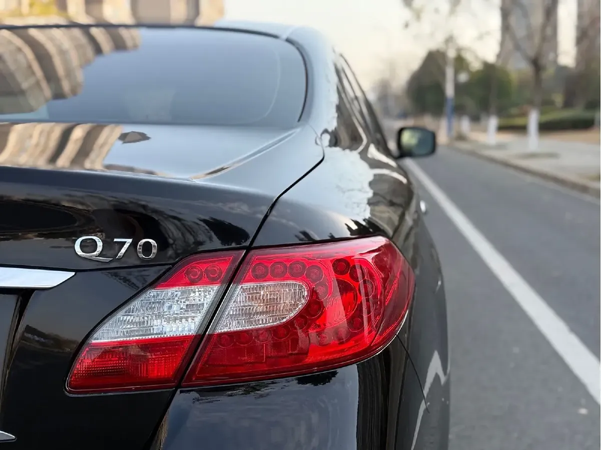 2015 Infiniti Q70 2.5L 222HP V6 7AT,autocango,china used car exporter,china ev exporter,chinese used car exporter,chinese used ev exporter