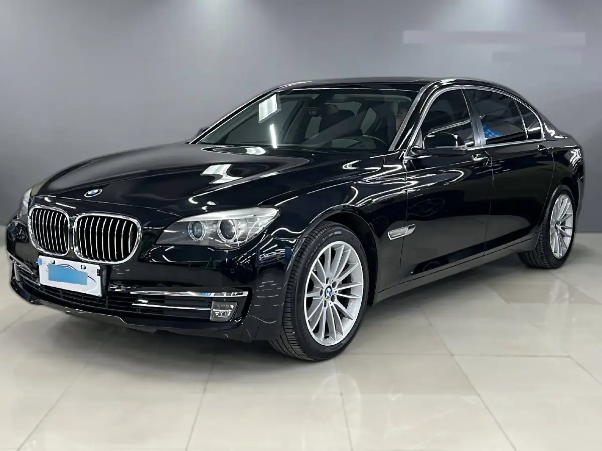 2013 BMW 7 Series 3.0T 320HP L6 8AT