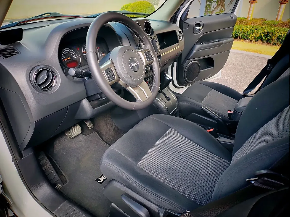 2014 Jeep Patriot 2.4L 170HP L4 6AT,autocango,china used car exporter,china ev exporter,chinese used car exporter,chinese used ev exporter