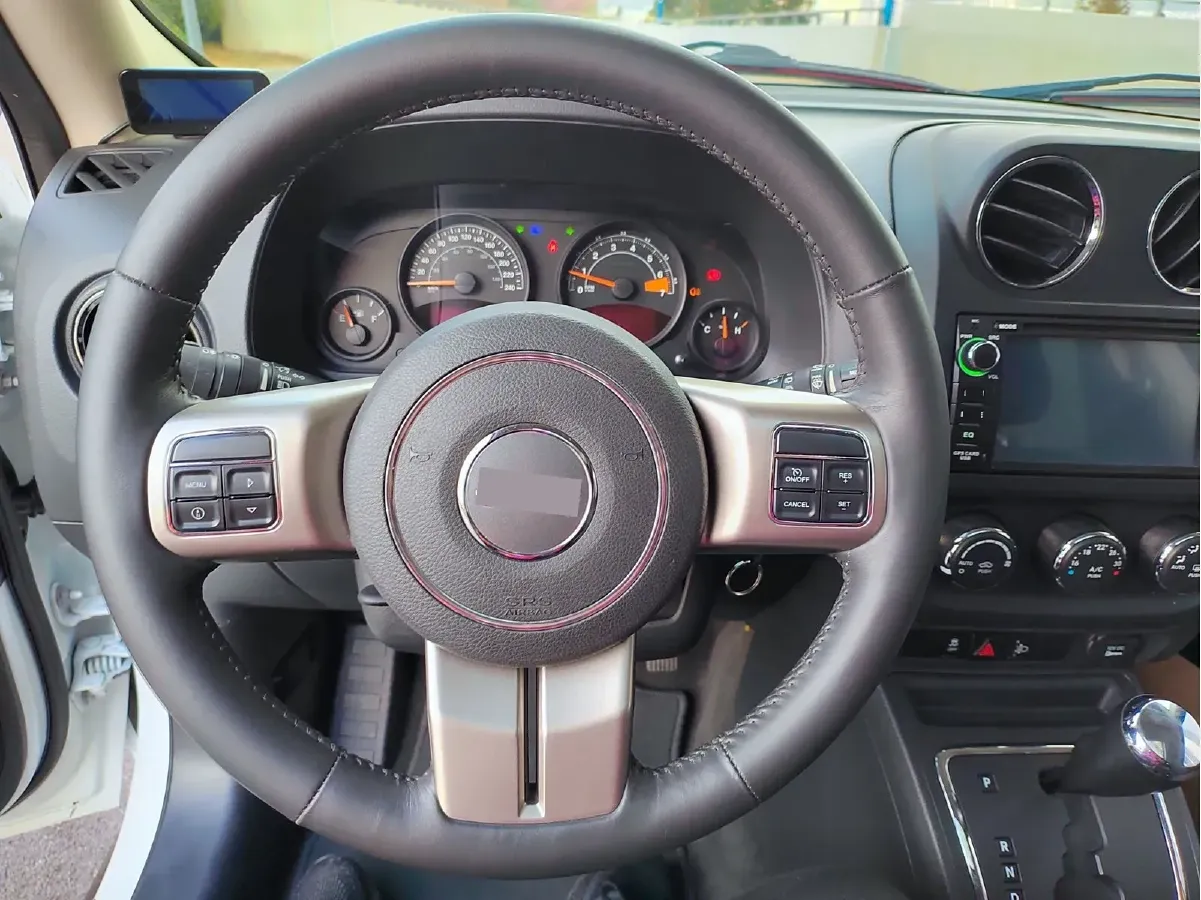 2014 Jeep Patriot 2.4L 170HP L4 6AT,autocango,china used car exporter,china ev exporter,chinese used car exporter,chinese used ev exporter