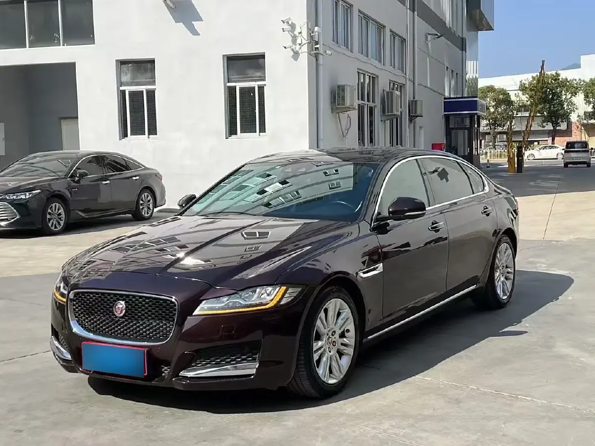 2018 Jaguar XFL 2.0T 250HP L4 8AT