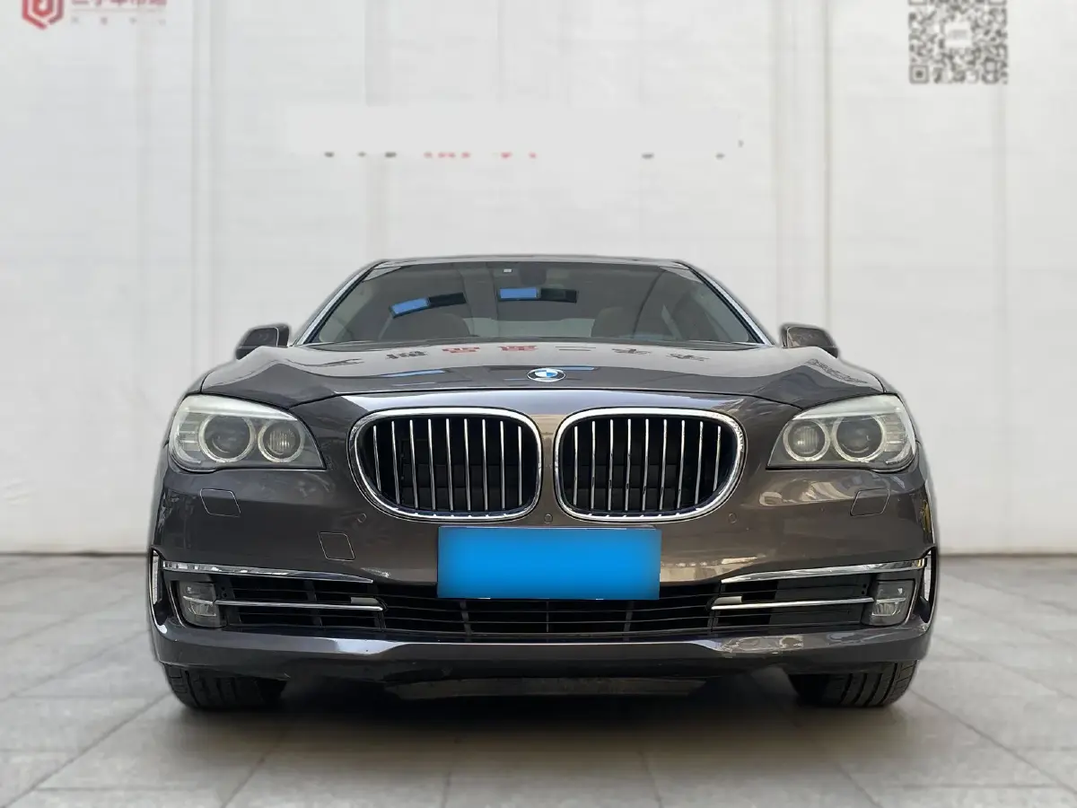2013 BMW 7 Series 3.0T 320HP L6 8AT