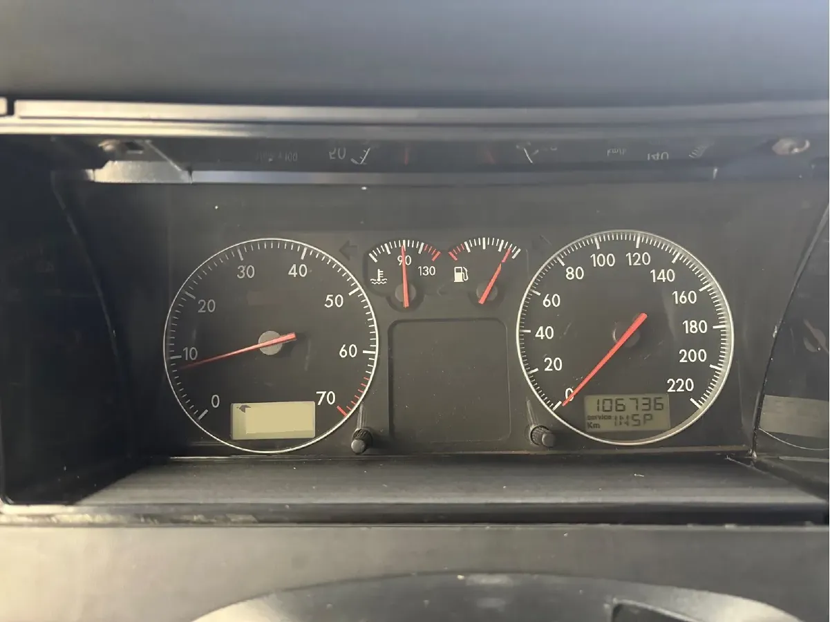 2004 Volkswagen Santana Classic 1.6L 87HP L4 5MT,autocango,china used car exporter,china ev exporter,chinese used car exporter,chinese used ev exporter