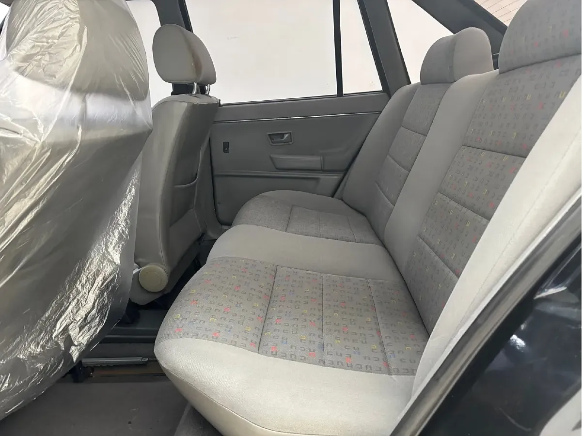 2004 Volkswagen Santana Classic 1.6L 87HP L4 5MT,autocango,china used car exporter,china ev exporter,chinese used car exporter,chinese used ev exporter