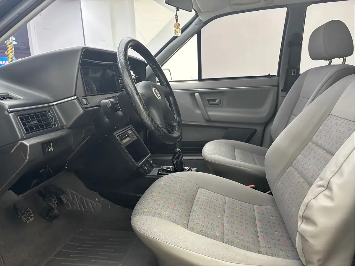 2004 Volkswagen Santana Classic 1.6L 87HP L4 5MT,autocango,china used car exporter,china ev exporter,chinese used car exporter,chinese used ev exporter