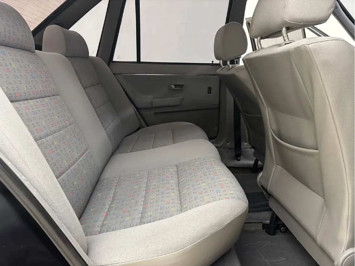 2004 Volkswagen Santana Classic 1.6L 87HP L4 5MT,autocango,china used car exporter,china ev exporter,chinese used car exporter,chinese used ev exporter