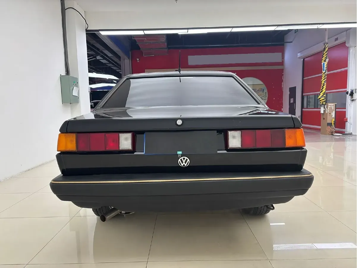 2004 Volkswagen Santana Classic 1.6L 87HP L4 5MT,autocango,china used car exporter,china ev exporter,chinese used car exporter,chinese used ev exporter