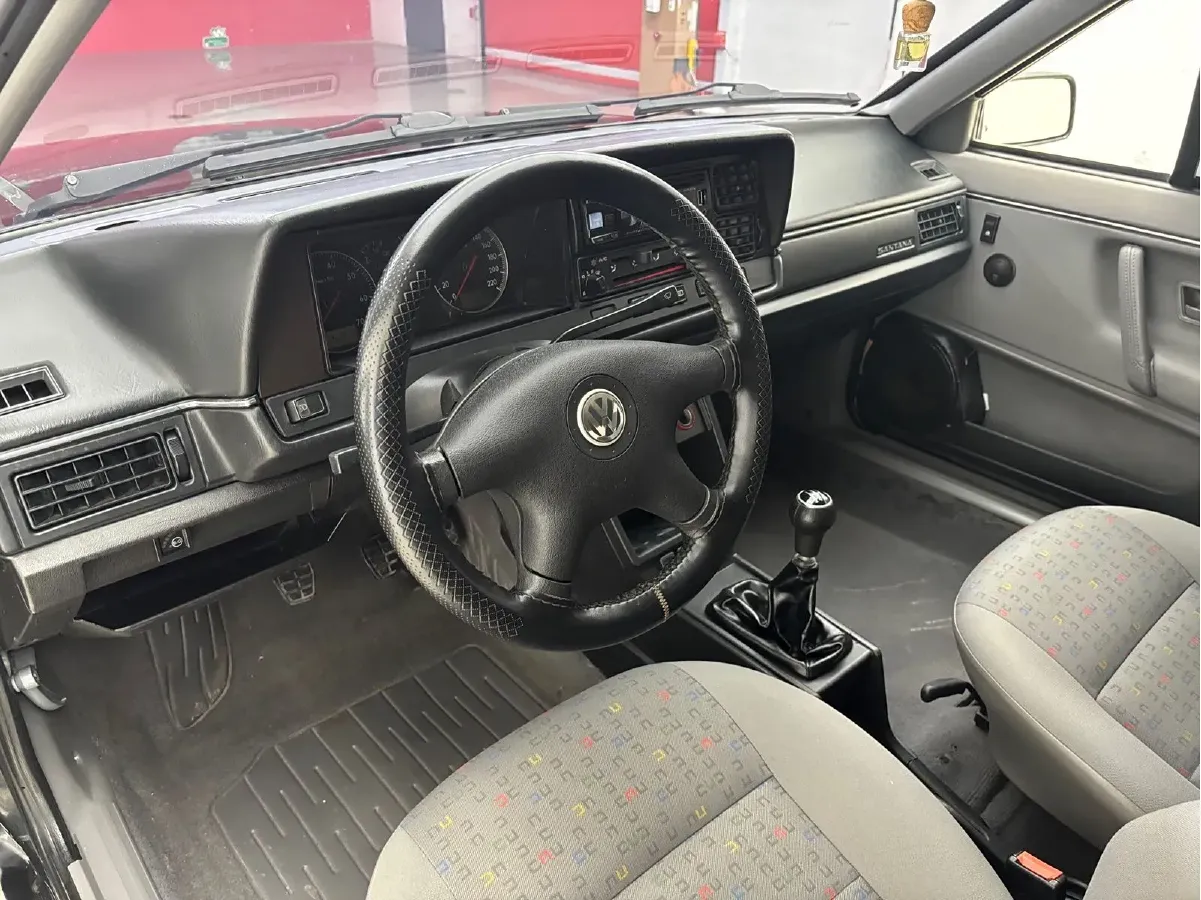 2004 Volkswagen Santana Classic 1.6L 87HP L4 5MT,autocango,china used car exporter,china ev exporter,chinese used car exporter,chinese used ev exporter
