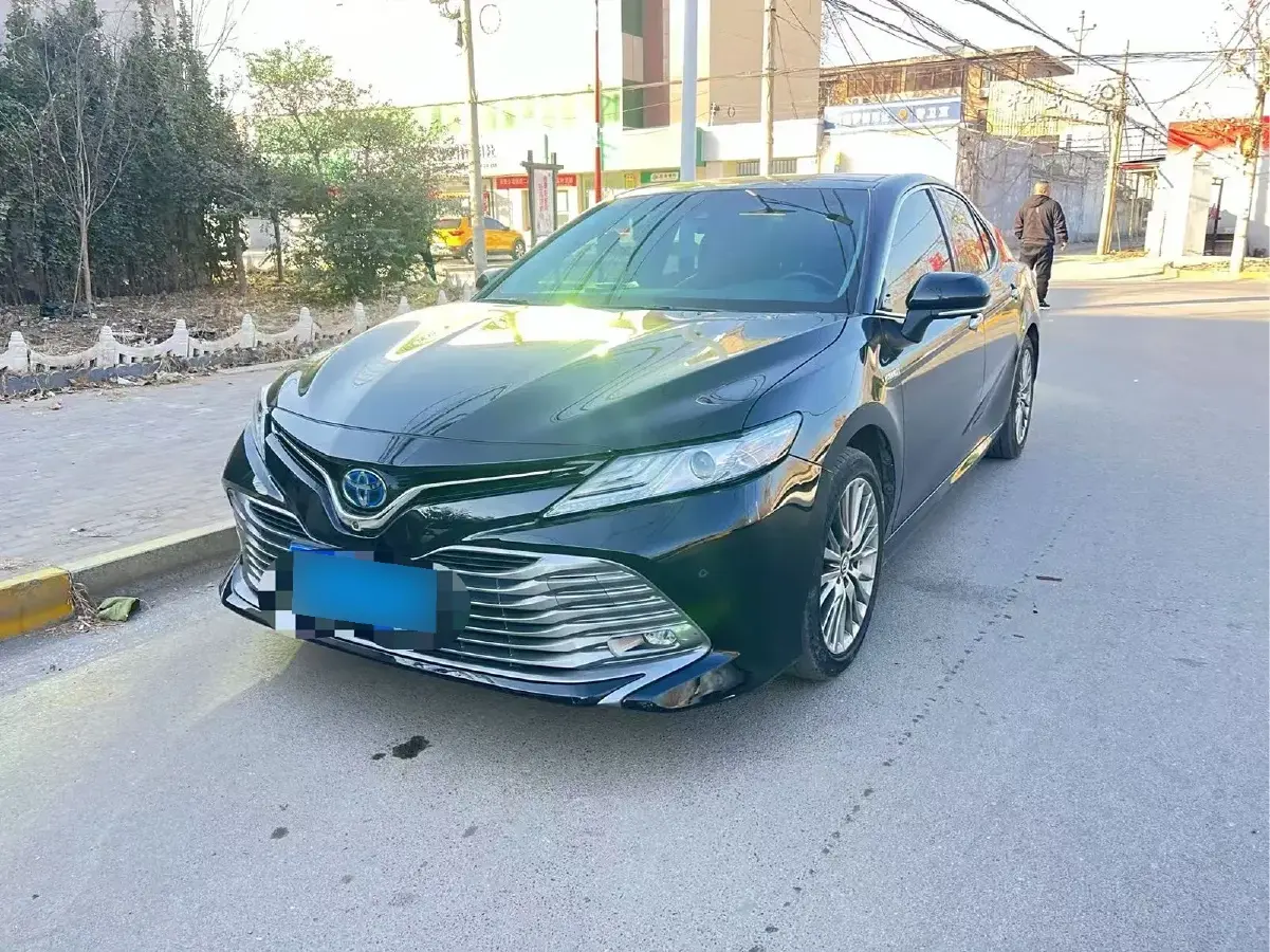 2019 Toyota Camry 2.5L 178HP L4 E-CVT Hybrid