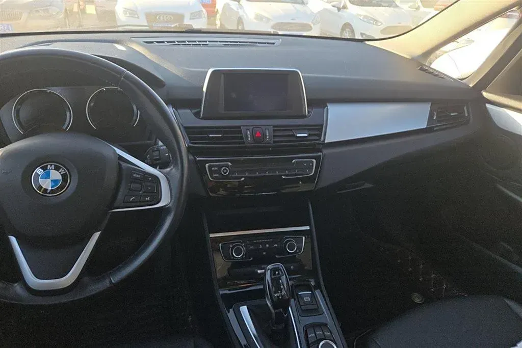 2019 BMW 2 Series SUV 1.5T 140HP L3 7DCT,autocango,china used car exporter,china ev exporter,chinese used car exporter,chinese used ev exporter