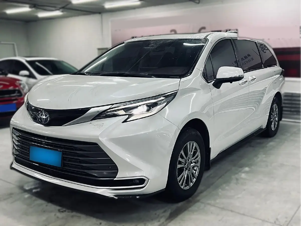 2023 Toyota Sienna 2.5L 189HP L4 E-CVT Hybrid