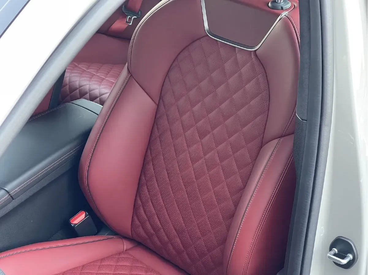 2024 Genesis G70 2.0T 245HP L4 8AT,autocango,china used car exporter,china ev exporter,chinese used car exporter,chinese used ev exporter