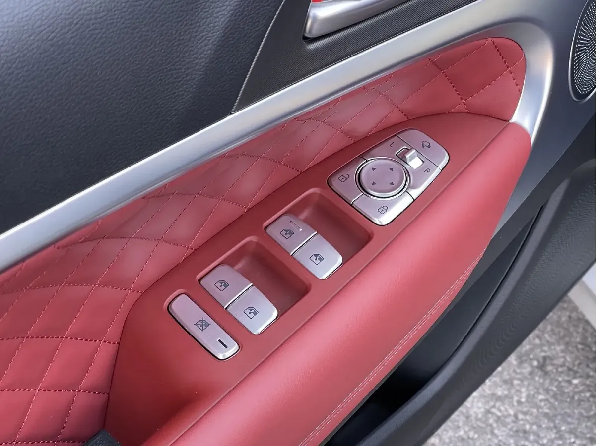 2024 Genesis G70 2.0T 245HP L4 8AT,autocango,china used car exporter,china ev exporter,chinese used car exporter,chinese used ev exporter