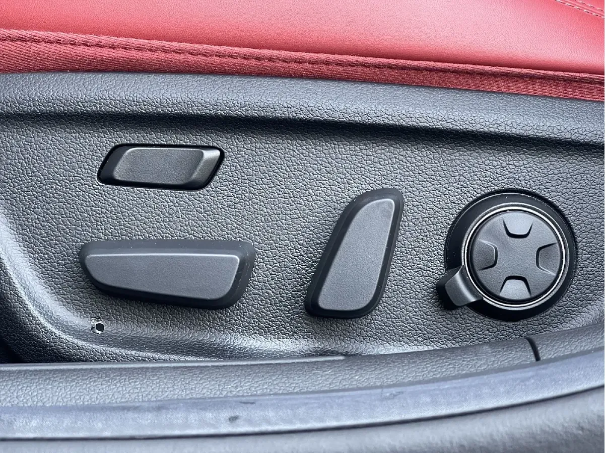 2024 Genesis G70 2.0T 245HP L4 8AT,autocango,china used car exporter,china ev exporter,chinese used car exporter,chinese used ev exporter