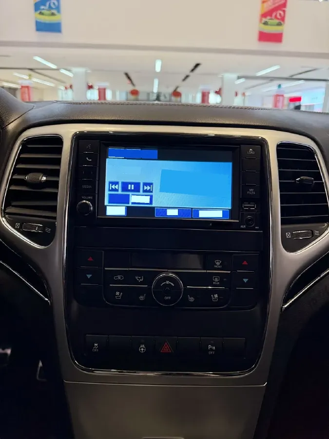 2013 Jeep Grand Cherokee SRT 6.4L 468HP V8 5AT,autocango,china used car exporter,china ev exporter,chinese used car exporter,chinese used ev exporter