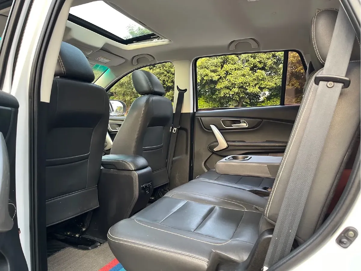 2016 SWM X7 1.5T 156HP L4 5MT,autocango,china used car exporter,china ev exporter,chinese used car exporter,chinese used ev exporter