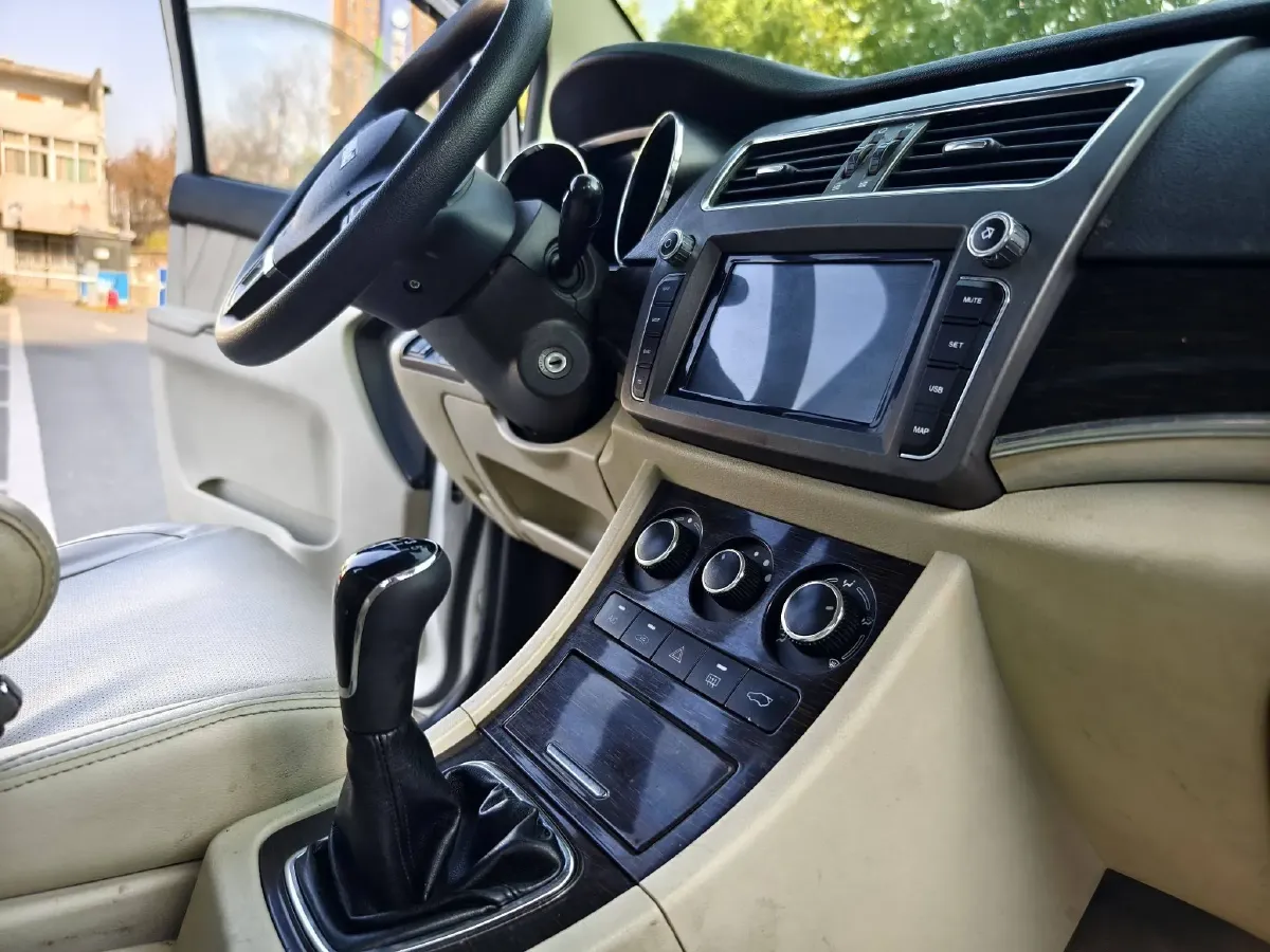 2018 Yema SiPaiKa 1.5L 112HP L4 5MT,autocango,china used car exporter,china ev exporter,chinese used car exporter,chinese used ev exporter