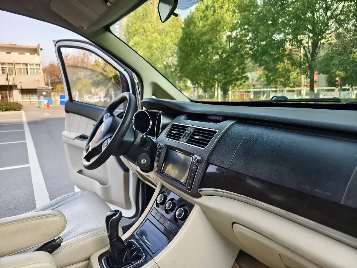 2018 Yema SiPaiKa 1.5L 112HP L4 5MT,autocango,china used car exporter,china ev exporter,chinese used car exporter,chinese used ev exporter