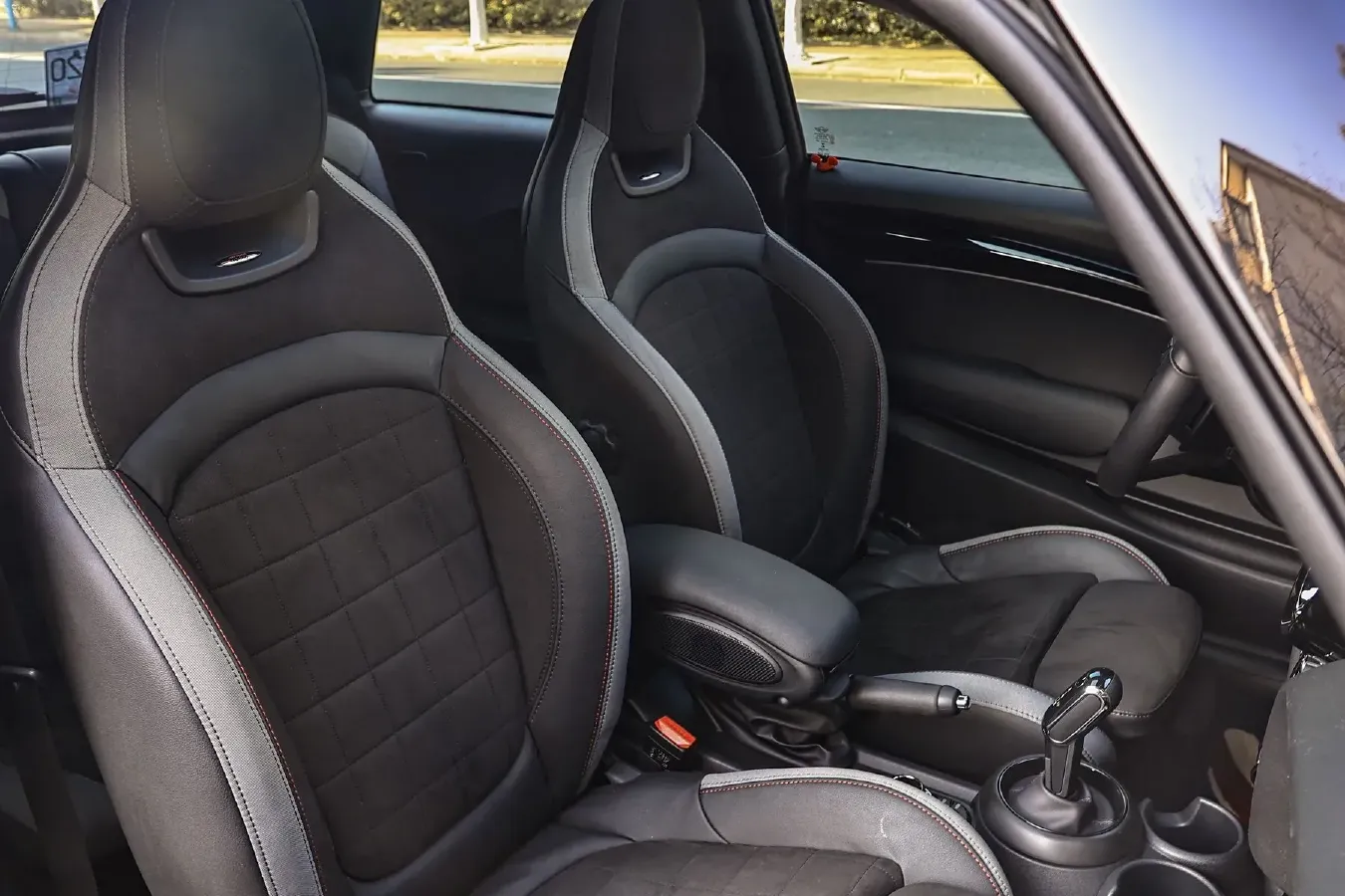 2022 MINI JCW 2.0T 231HP L4 8AT,autocango,china used car exporter,china ev exporter,chinese used car exporter,chinese used ev exporter