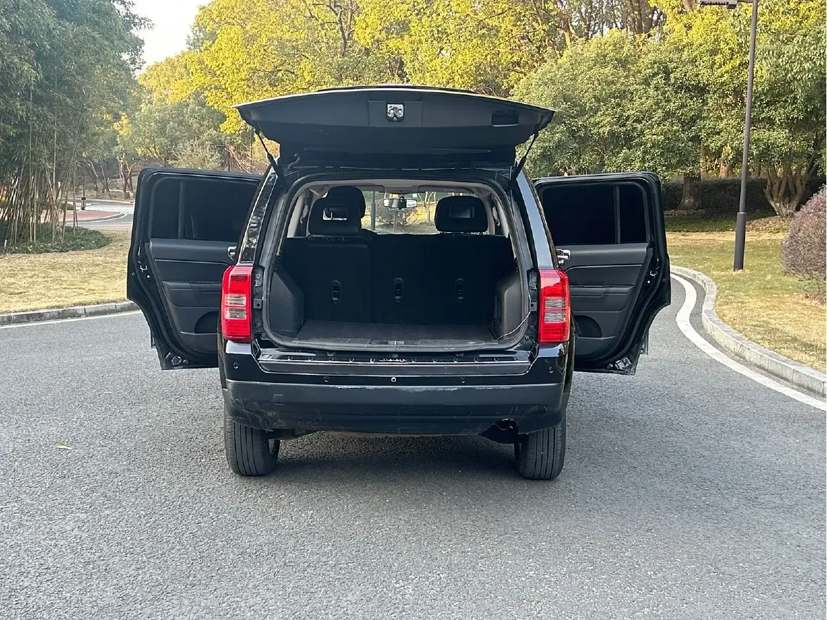 2014 Jeep Patriot 2.4L 170HP L4 6AT,autocango,china used car exporter,china ev exporter,chinese used car exporter,chinese used ev exporter