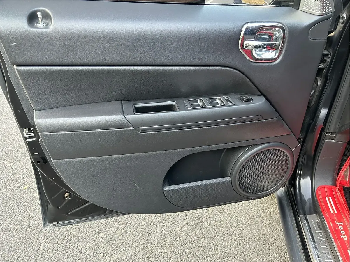 2014 Jeep Patriot 2.4L 170HP L4 6AT,autocango,china used car exporter,china ev exporter,chinese used car exporter,chinese used ev exporter