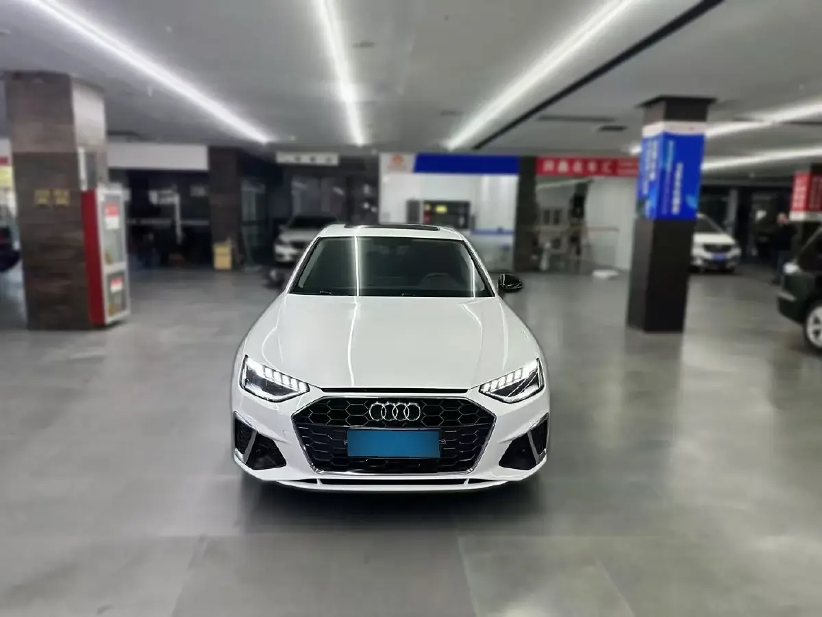 2022 Audi A4L 2.0T 190HP L4 7DCT