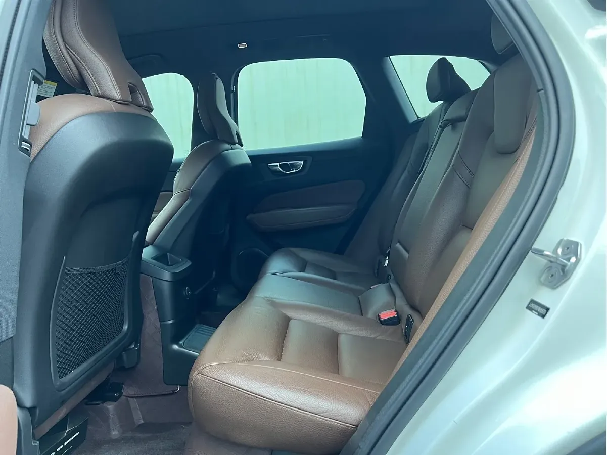 2022 Volvo XC60 PHEV 2.0T 303HP L4 8AT PHEV 11.6KWH,autocango,china used car exporter,china ev exporter,chinese used car exporter,chinese used ev exporter