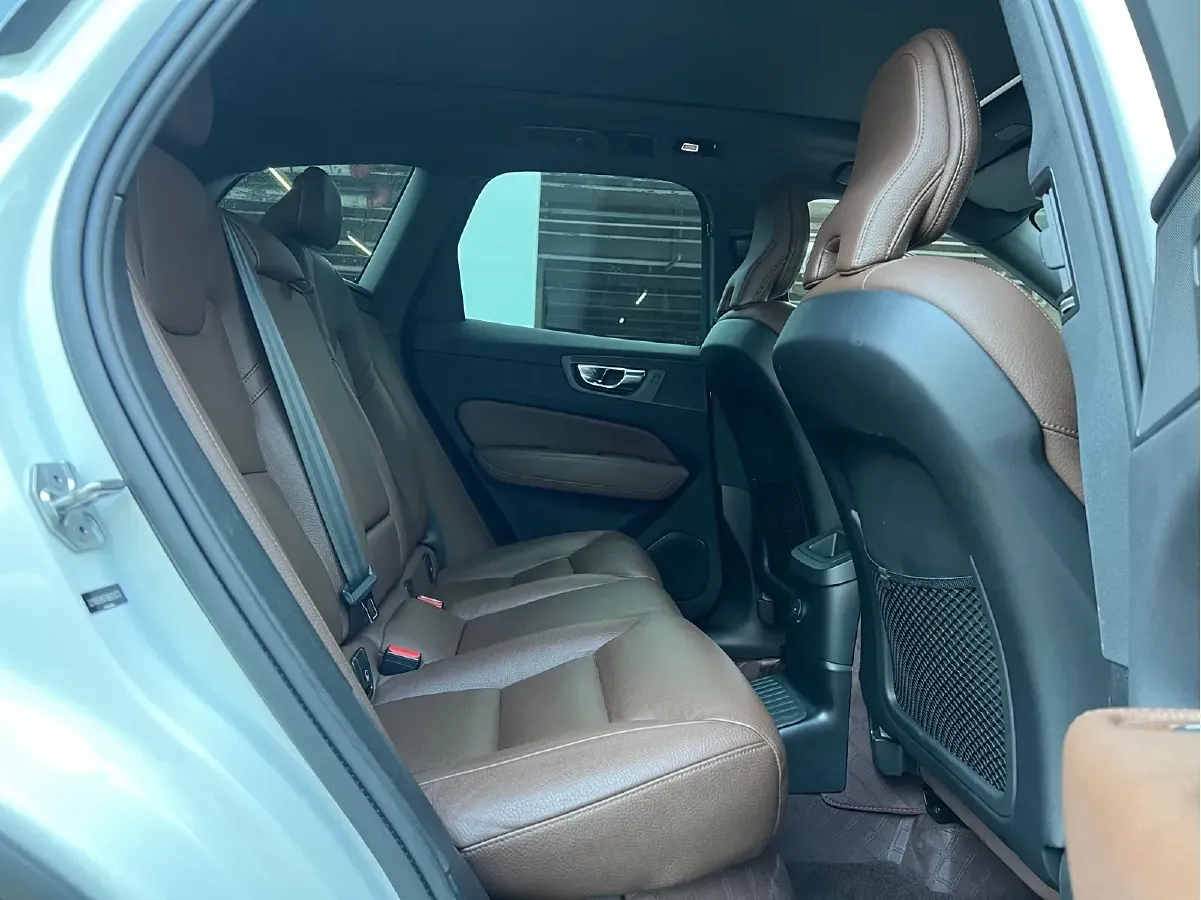 2022 Volvo XC60 PHEV 2.0T 303HP L4 8AT PHEV 11.6KWH,autocango,china used car exporter,china ev exporter,chinese used car exporter,chinese used ev exporter