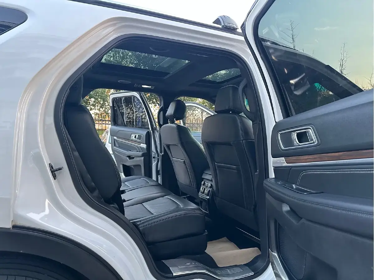 2016 Ford Explorer 2.3T 276HP L4 6AT,autocango,china used car exporter,china ev exporter,chinese used car exporter,chinese used ev exporter