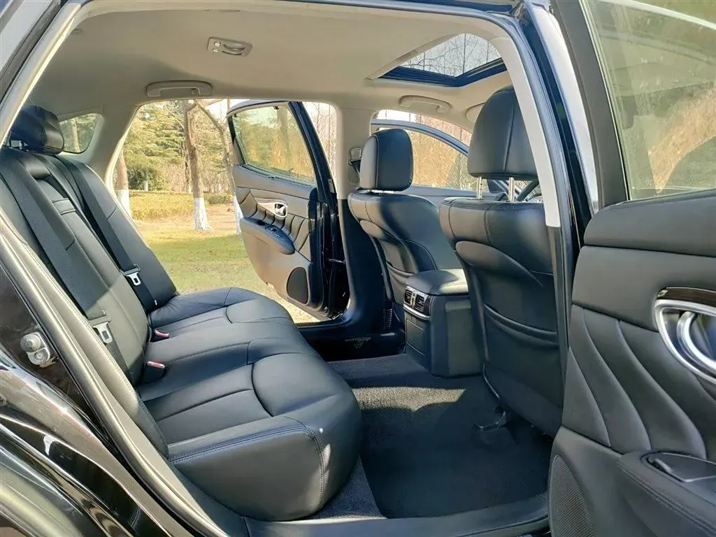 2017 Infiniti Q70 2.5L 222HP V6 7AT,autocango,china used car exporter,china ev exporter,chinese used car exporter,chinese used ev exporter